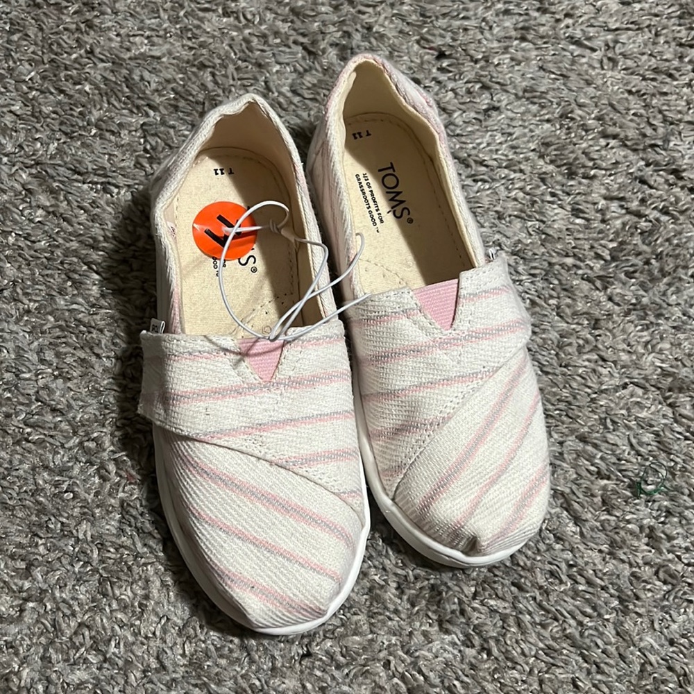 Cute Little Girls Toms